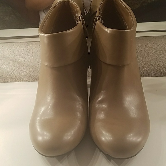 Shoes - Picture 2 of 5